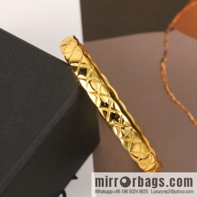 New ☑️ Chanel coco crush series rhombus bracelet bracelet