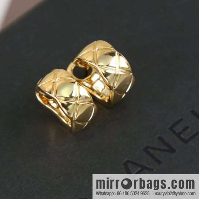 New ☑️ Chanel coco crush series rhombus earrings