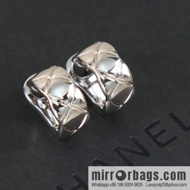 New ☑️ Chanel coco crush series rhombus earrings