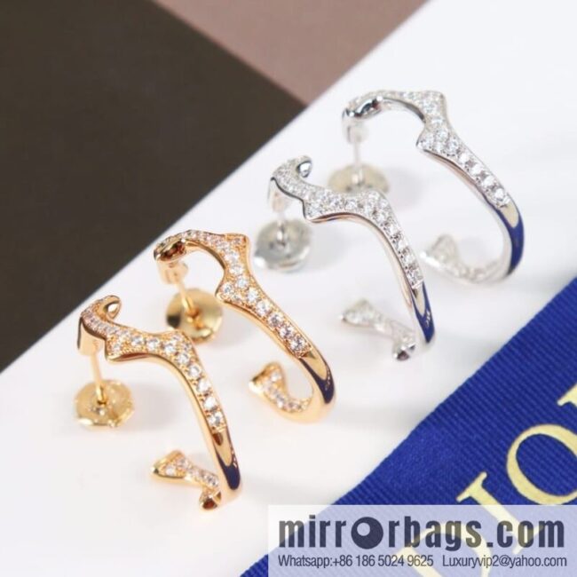 New ☑️ Dior full diamond vine stud earrings