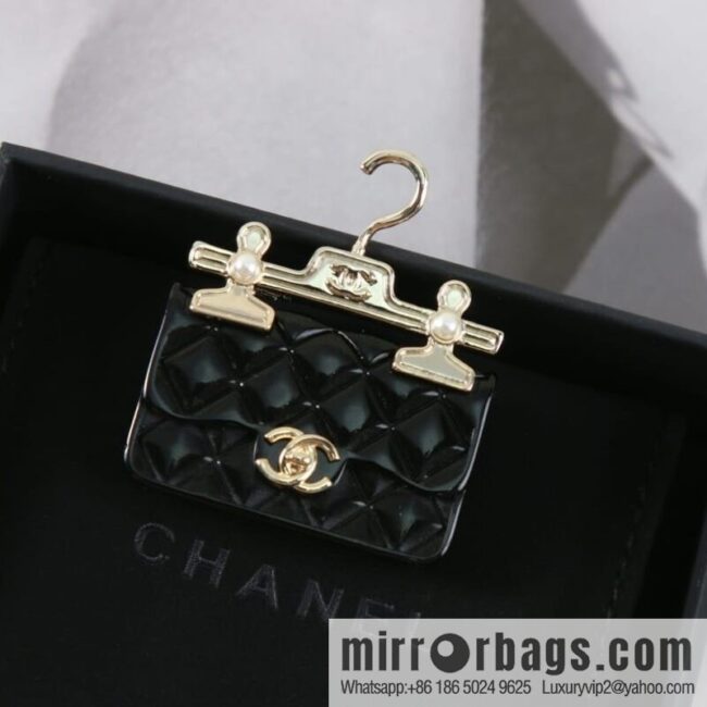 New ☑️ Chanel double c hanger bag brooch