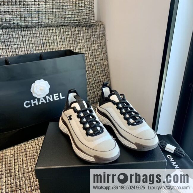 Black and white grid air unit heightening sneakers