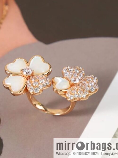 wsxc1677154941099_0-800x800k3hdxohsnjd191048_20250709000918.jpg Van Cleef & Arpels cosmos four-leaf clover fritillary ring
