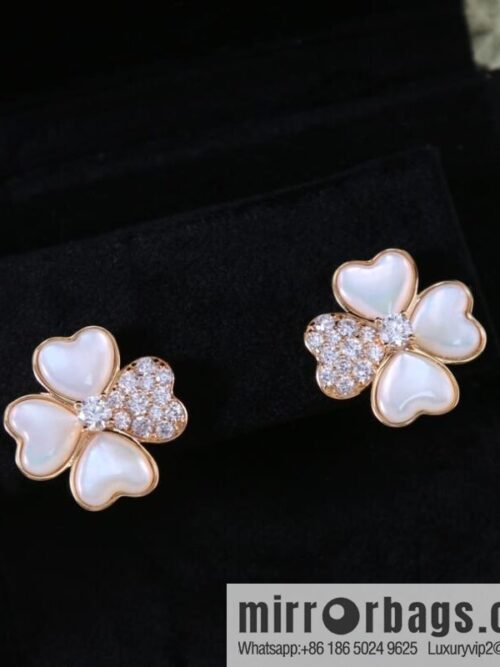 wsxc1677154942138_4-800x800c1zkzkrxzps191037_20250709000858.jpg Van Cleef & Arpels cosmos four-leaf clover fritillary earshot