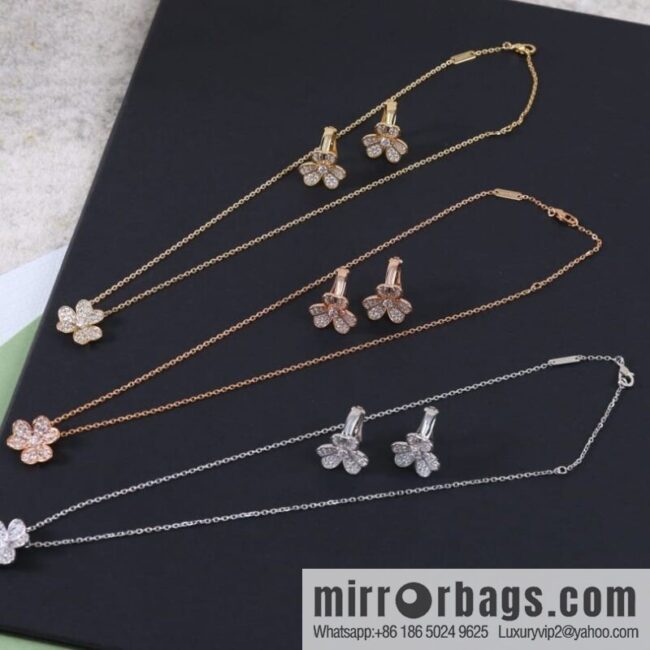 Van Cleef & Arpels Clover ☘️ necklace