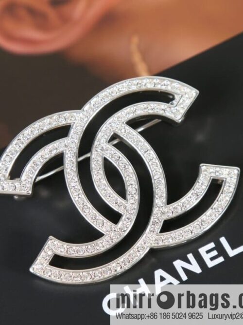wsxc1677329021306_0-800x8001i2zbg0jyal190795_20250709000115.jpg New ☑️ Chanel cut-out full drill double c brooch