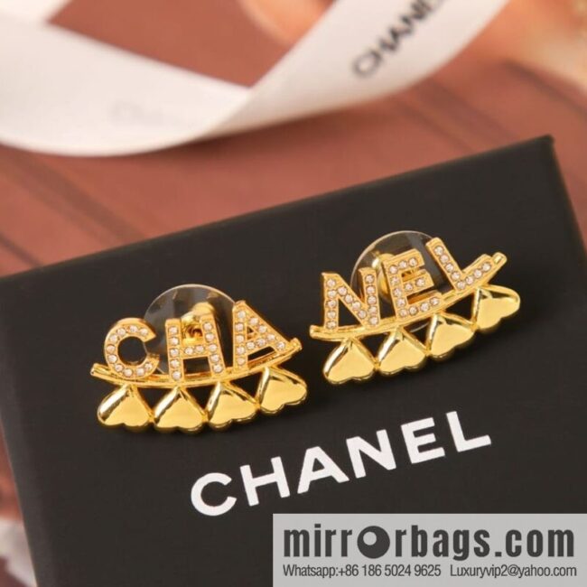 wsxc1677500451359_4-800x800ofkbee4bztq190716_20250708235841.jpg New ☑️ Chanel c1 letter asymmetric stud earrings