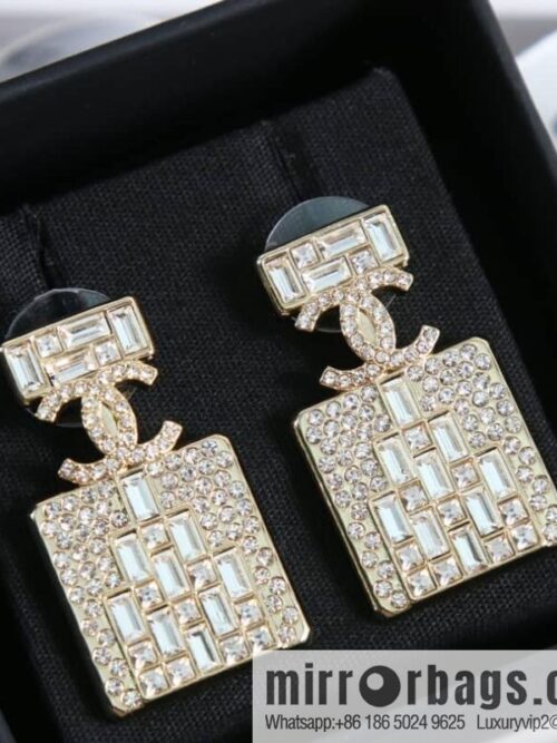 wsxc1677758559304_0-800x800l0eirtu1gag190454_20250708235019.jpg New ☑️ Chanel c2 double c full diamond perfume bottle stud earrings