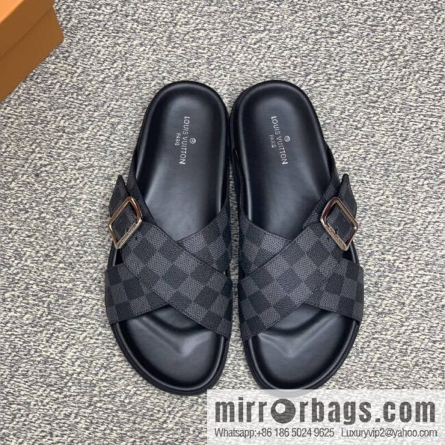 LV/Louis Vuitton features classic PVC men\'s sandals with black outsoles