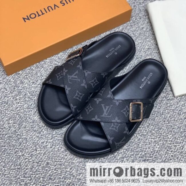 LV/Louis Vuitton features classic PVC men\'s sandals with black outsoles