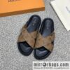 LV/Louis Vuitton features classic PVC men\'s sneakers with black outsoles