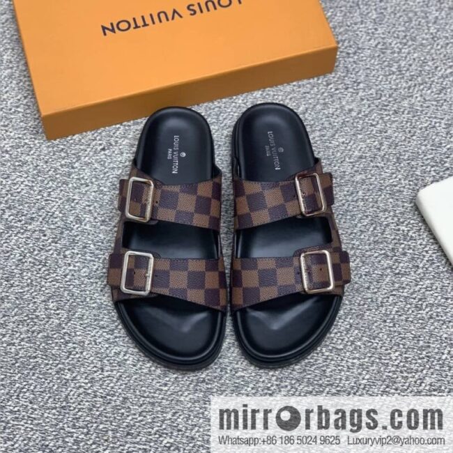 LV/Louis Vuitton with classic PVC and black men\'s sneakers