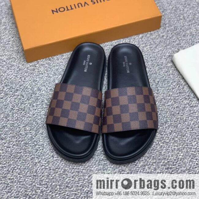 LV/Louis Vuitton with classic PVC and black men\'s sneakers