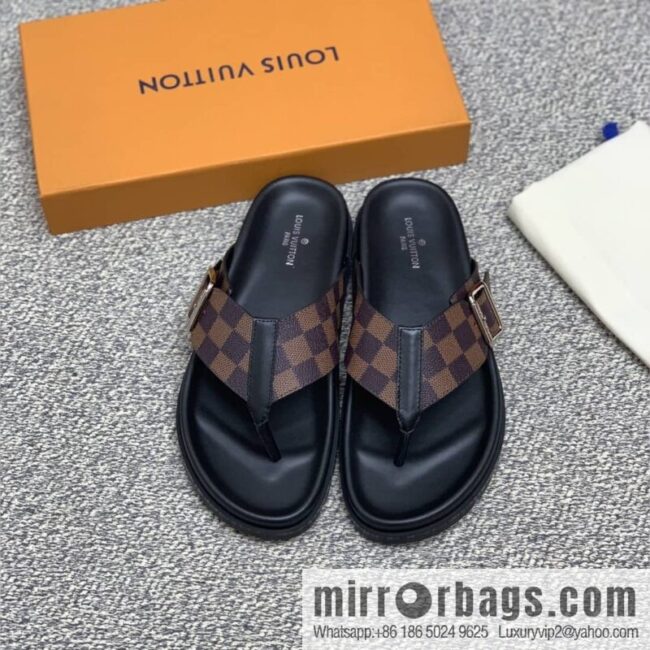 LV/Louis Vuitton with classic PVC and black men\'s sneakers