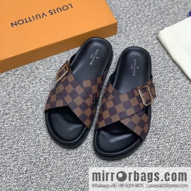 LV/Louis Vuitton with classic PVC and black men\'s sneakers