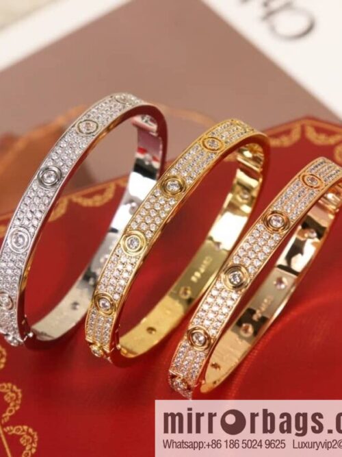 wsxc1678019043311_0-800x800xxhcjztdt4s190325_20250708234610.jpg Cartier Classic Love Series Main Diamond Gypsy Bracelet