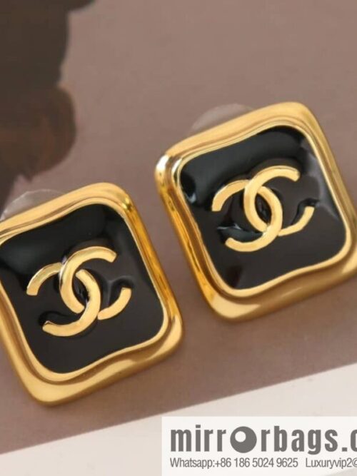 wsxc1678278431224_0-800x800osmdboessxe187578_20250708221834.jpg New ☑️ Chanel C1 double c square stud earrings
