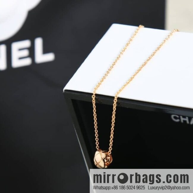 New ☑️ Chanel 2022 COCO CRUSH diamond small golden bean necklace