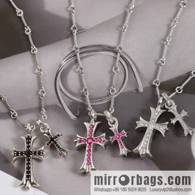 Classic hit, Crossheart cross necklace