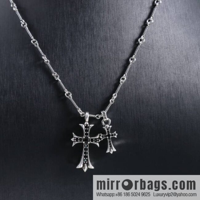 Classic hit, Crossheart cross necklace