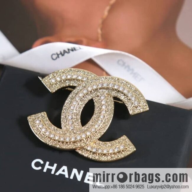 New ☑️ Chanel double c gold single row diamond brooch