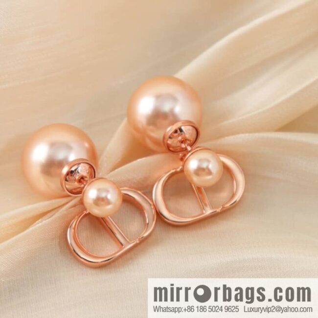 New ☑️ Dior rose gold pearl stud earrings