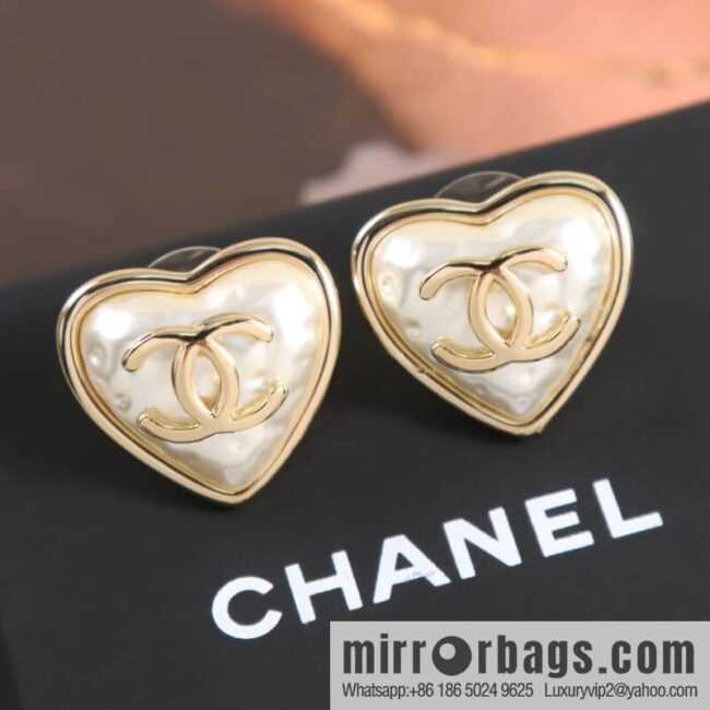 wsxc1678624070824_0-800x800ju3zy13p15v187308_20250708221041.jpg New ☑️ Chanel double c love peach heart stud earrings