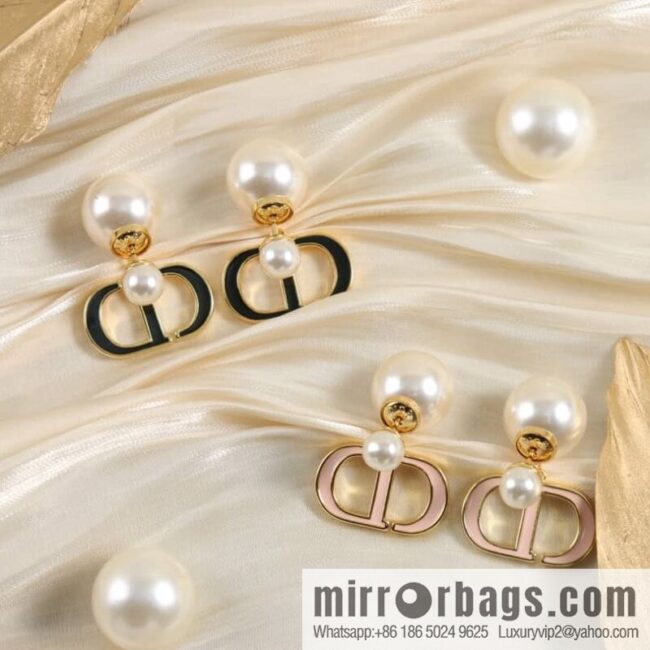 New ☑️ Dior size pearl CD stud earrings