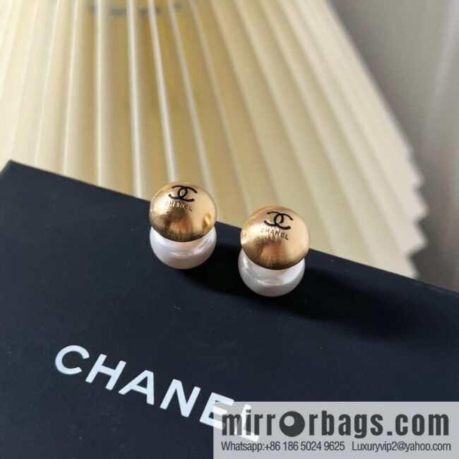 New ☑️ Chanel gold pearl stud earrings