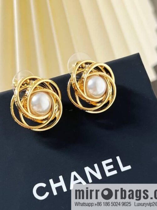 wsxc1678968901867_0-800x800n3ep2mealfj186979_20250708220110.jpg New ☑️ Chanel gold pearl stud earrings
