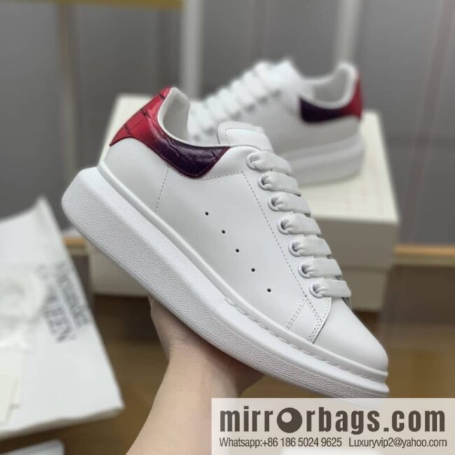McQueen [MQ gradual change red crocodile pattern tail] upgraded version MQ~ Unisex sneakers of the same style