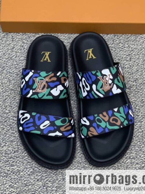 wsxc1678969095532_0-800x800flc0vp3zrvq30640_20250716032759.jpg LV/Louis Vuitton features classic PVC men\'s sandals with black outsoles