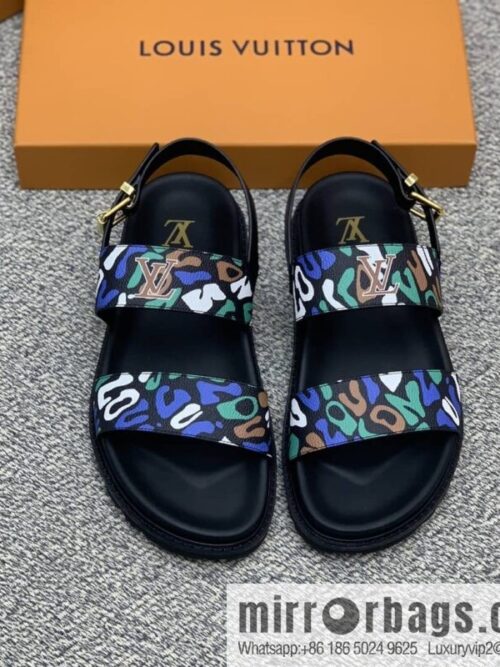 wsxc1678969097014_0-800x8004uv5j30lvma30631_20250716032752.jpg LV/Louis Vuitton features classic PVC men\'s sandals with black outsoles