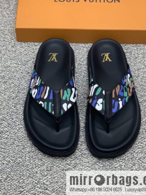 wsxc1678969098788_0-800x800rng1aomuusp30623_20250716032746.jpg LV/Louis Vuitton features classic PVC men\'s sandals with black outsoles
