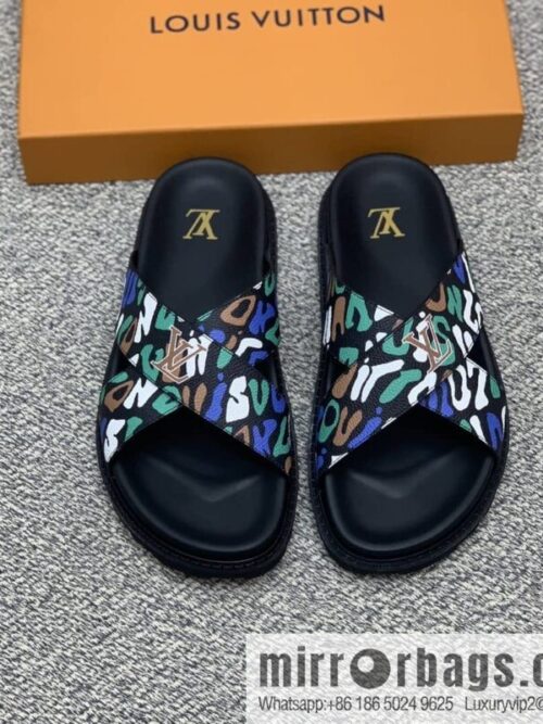wsxc1678969100749_0-800x8005c1tnsbrfms30614_20250716032740.jpg LV/Louis Vuitton features classic PVC men\'s sandals with black outsoles