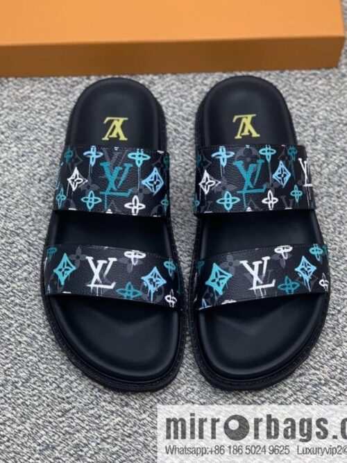 wsxc1678969106756_0-800x800twvyquovl4a30571_20250716032710.jpg LV/Louis Vuitton features classic PVC men\'s sandals with black outsoles