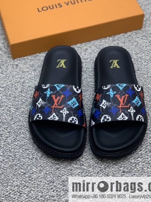 wsxc1678969115035_0-800x800w2r5zmmguo430527_20250716032635.jpg LV/Louis Vuitton features classic PVC men\'s sandals with black outsoles