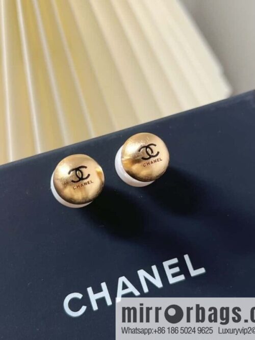 wsxc1679228909540_0-800x800t01at4yetub186793_20250708215533.jpg Chanel gold pearl stud earrings