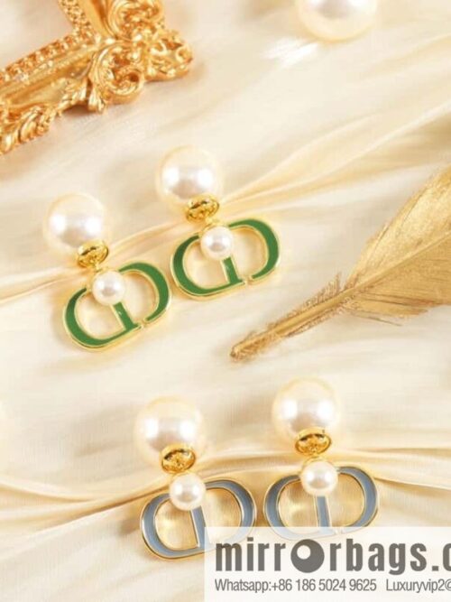New ☑️ Dior size pearl CD stud earrings