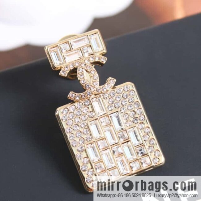 wsxc1679399522601_0-800x800drn2zzpxsyn186655_20250708215128.jpg New ☑️ Chanel double c full diamond perfume bottle brooch