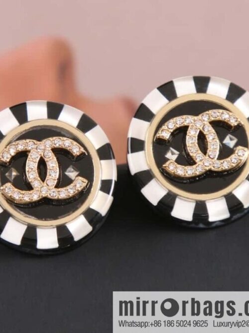 wsxc1679399527905_0-800x800hfjg0kyd1n5186620_20250708215023.jpg New ☑️ Chanel c1 double c acrylic round stud earrings