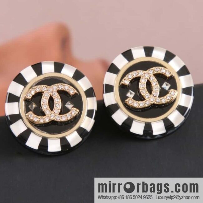 wsxc1679399527905_0-800x800hfjg0kyd1n5186620_20250708215023.jpg New ☑️ Chanel c1 double c acrylic round stud earrings