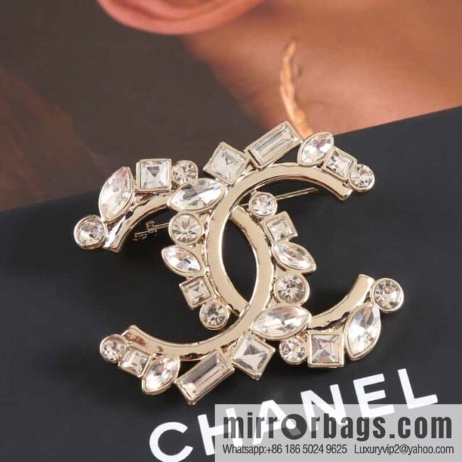 wsxc1679660022174_0-800x800flgog0xqdxe183224_20250708201204.jpg New ☑️ Chanel Double C Horse Eye Diamond Brooch