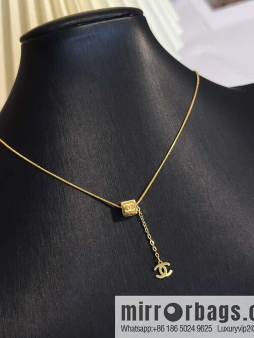 wsxc1679747109812_0-800x800c4lapmtq5bg183156_20250708201009.jpg New ☑️ Chanel gold square double c necklace