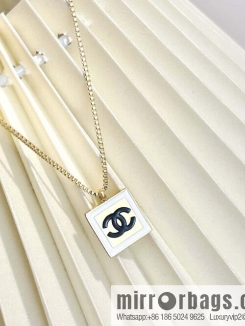 wsxc1679834704672_3-800x800yam51rb3mkj183061_20250708200725.jpg New ☑️ Chanel square double c necklace