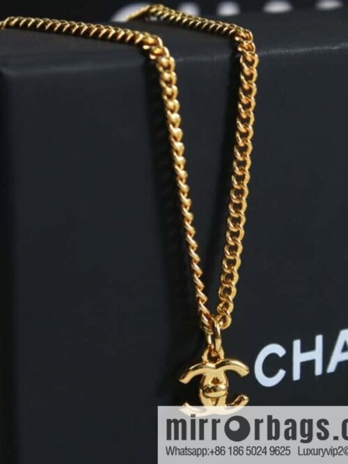 wsxc1679918369122_0-800x800w44a4cwjdv0182980_20250708200510.jpg New ☑️ Chanel medieval series gold double c necklace