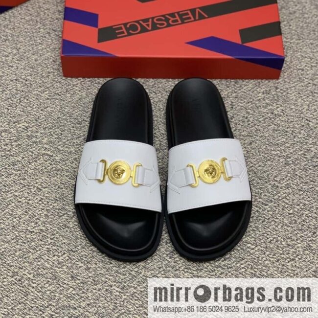 Versace uses black calfskin men\'s sandals