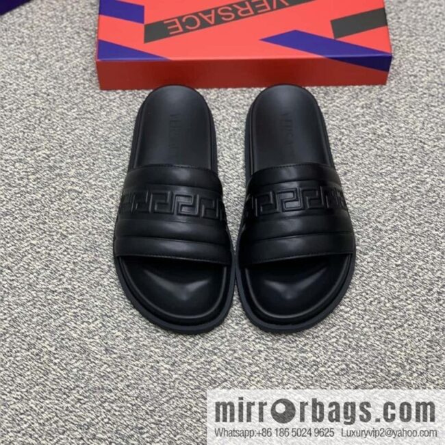 Versace uses black calfskin men\'s sandals