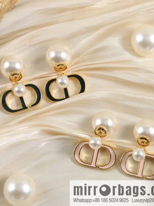 New ☑️ Dior size pearl CD stud earrings