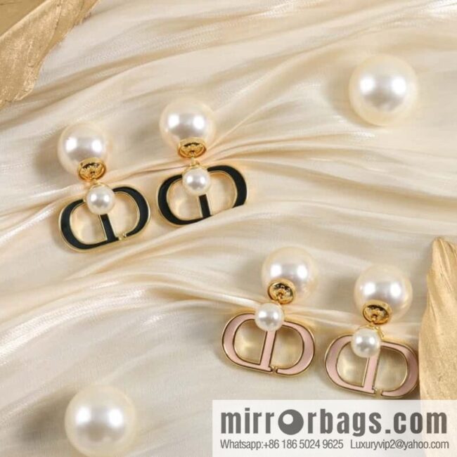 New ☑️ Dior size pearl CD stud earrings